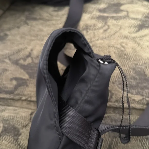 Lululemon crossbody bag extra long strap - Picture 9 of 9